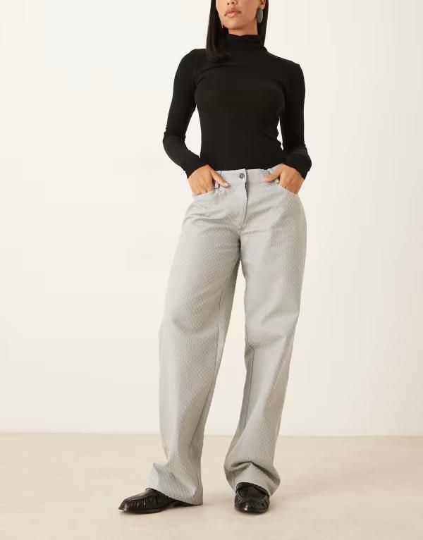 モーテル レディース ボトムス カジュアルパンツ ローライズ パンツ Motel low rise parallel pants in light LIGHT GRAY グレー