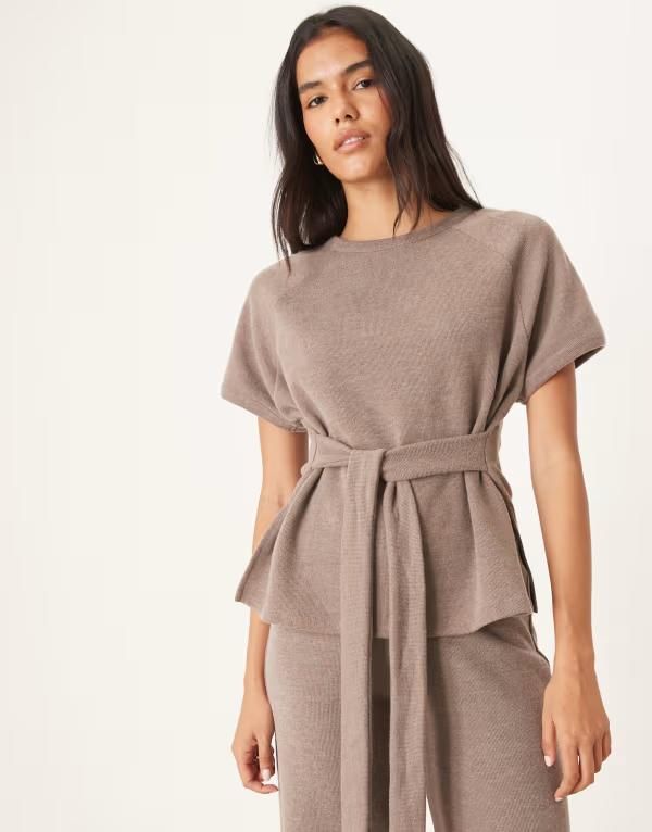 エイソス レディース トップス Tシャツ ASOS DESIGN Supersoftie waist short sleeve tee in mocha モカ