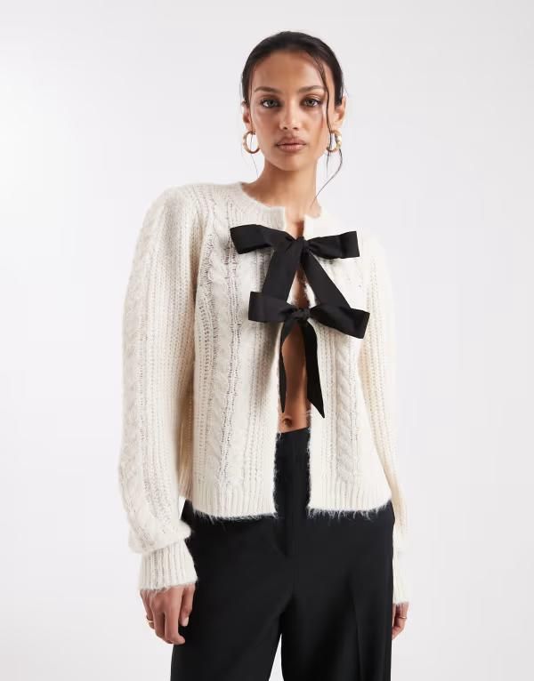 ピーシーズ レディース アウター カーディガン ニット Pieces cable knit cardigan with constrast bow ties in cream Birch Black Woven ブラック