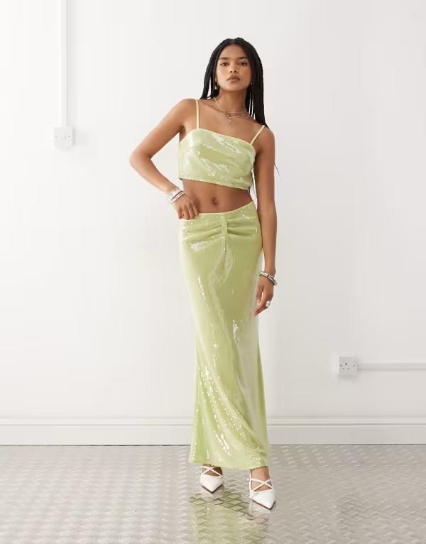 エイミー・リー レディース ボトムス スカート ギャザー スパンコール マキシ Amy Lynn ruched waist maxi skirt in lime green sequins part of a set LIME SEQUIN ライム