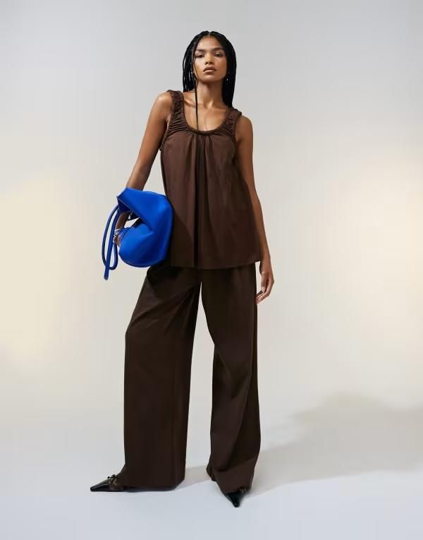 エイソス レディース ボトムス カジュアルパンツ ワイドレッグ パンツ ASOS DESIGN pleat front wide leg heavyweight pants in chocolate part of a set Choc チョコレート