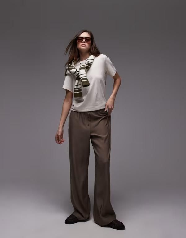 トップショップ レディース ボトムス カジュアルパンツ パンツ スウェットパンツ Topshop bobbi boxer sweatpants in chocolate chocolate チョコレート