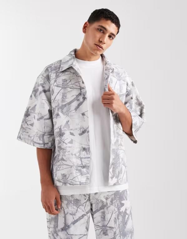 エイソス メンズ アウター ジャケット・ブルゾン シャツ デニム ASOS DESIGN denim shirt in camo part of a set Multi マルチカラー