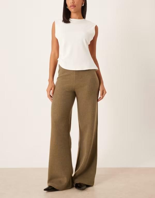 エイソス レディース ボトムス カジュアルパンツ ワイドレッグ パンツ ASOS DESIGN wide leg supersoft mid rise pants in olive part of a set OLIVE オリーブ
