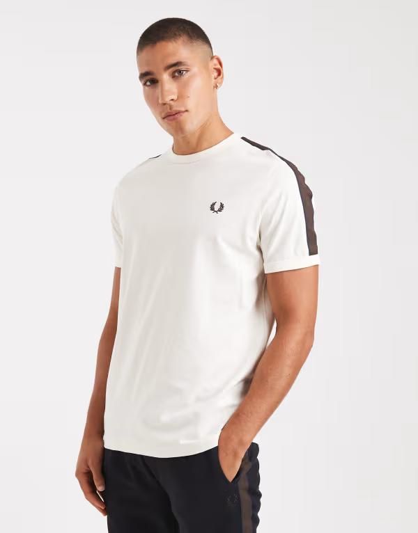 フレッドペリー メンズ トップス Tシャツ コントラスト Fred Perry contrastape ringer Tshirt in ecru burntobacco ECRUBURNTOBACCO エクリュ
