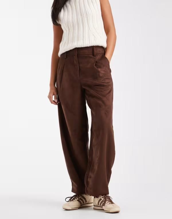 エイソス レディース ボトムス カジュアルパンツ パンツ スエード ASOS DESIGN suedette barrel leg pants in dark Dark Brown ブラウン