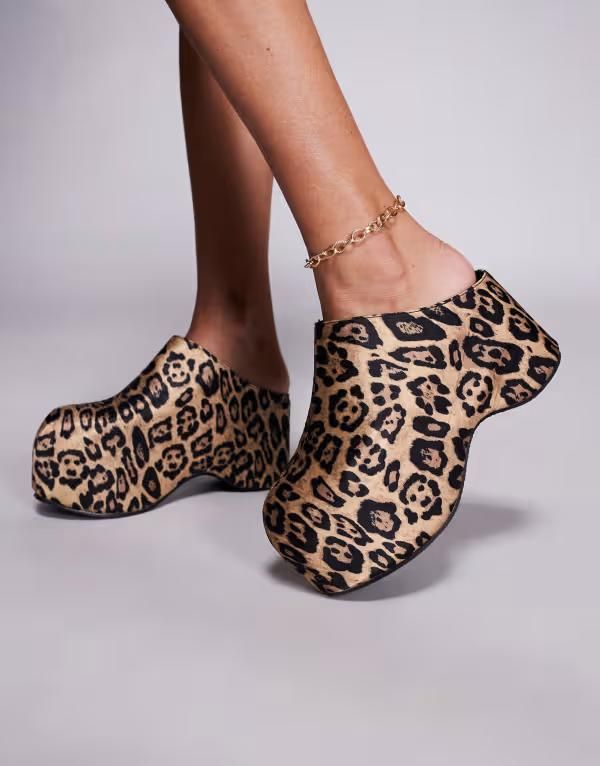 アザレア ワン レディース シューズ サンダル プラットフォーム プリント ヒール Azalea Wang Teatree platform heeled mules in leopard print LEOPARD アニマル