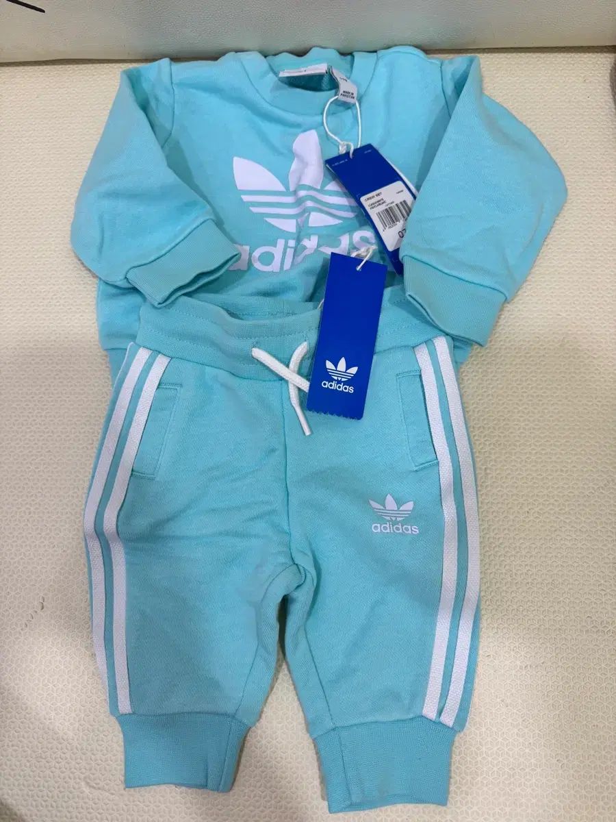 アディダス ベイビー トレーニングウェア セット スカイブルー <新品>