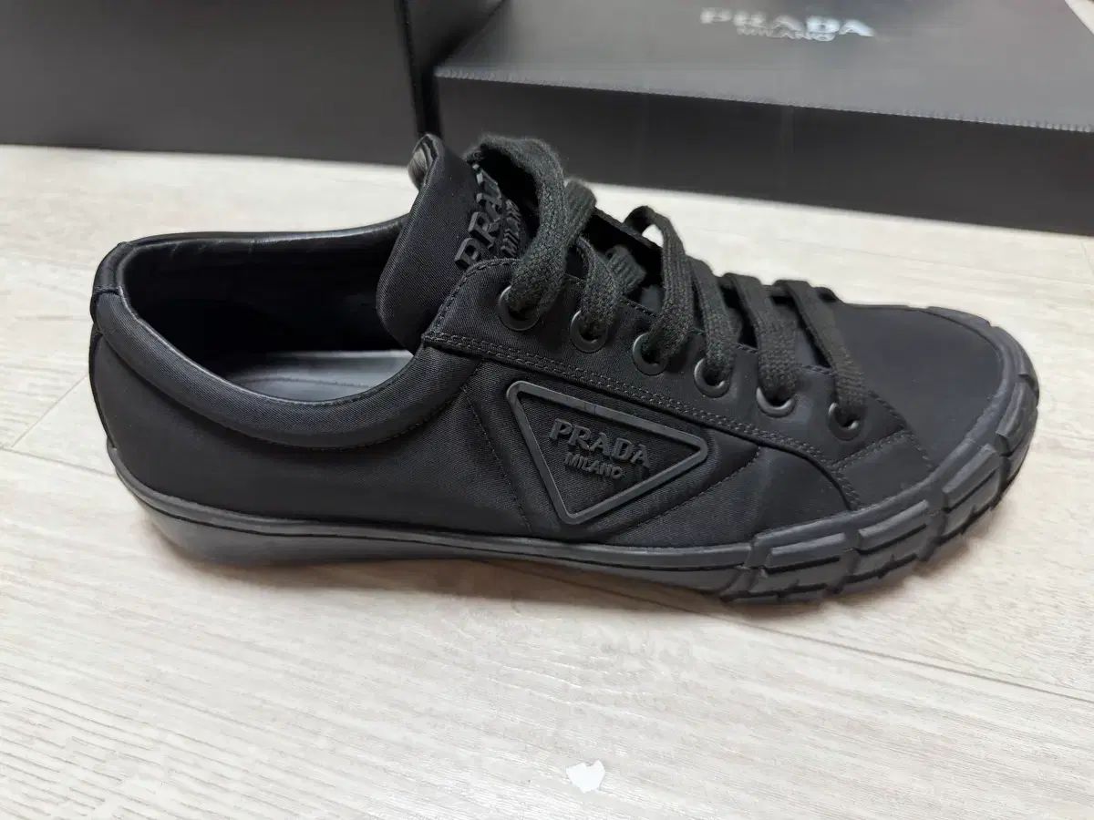 PRADA プラダ ブラック スニーカー