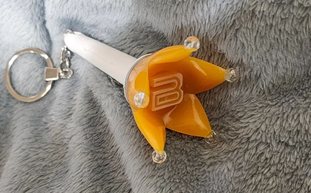 BIGBANG(ビッグバン) ペンライト バンボン キーホルダー 出品