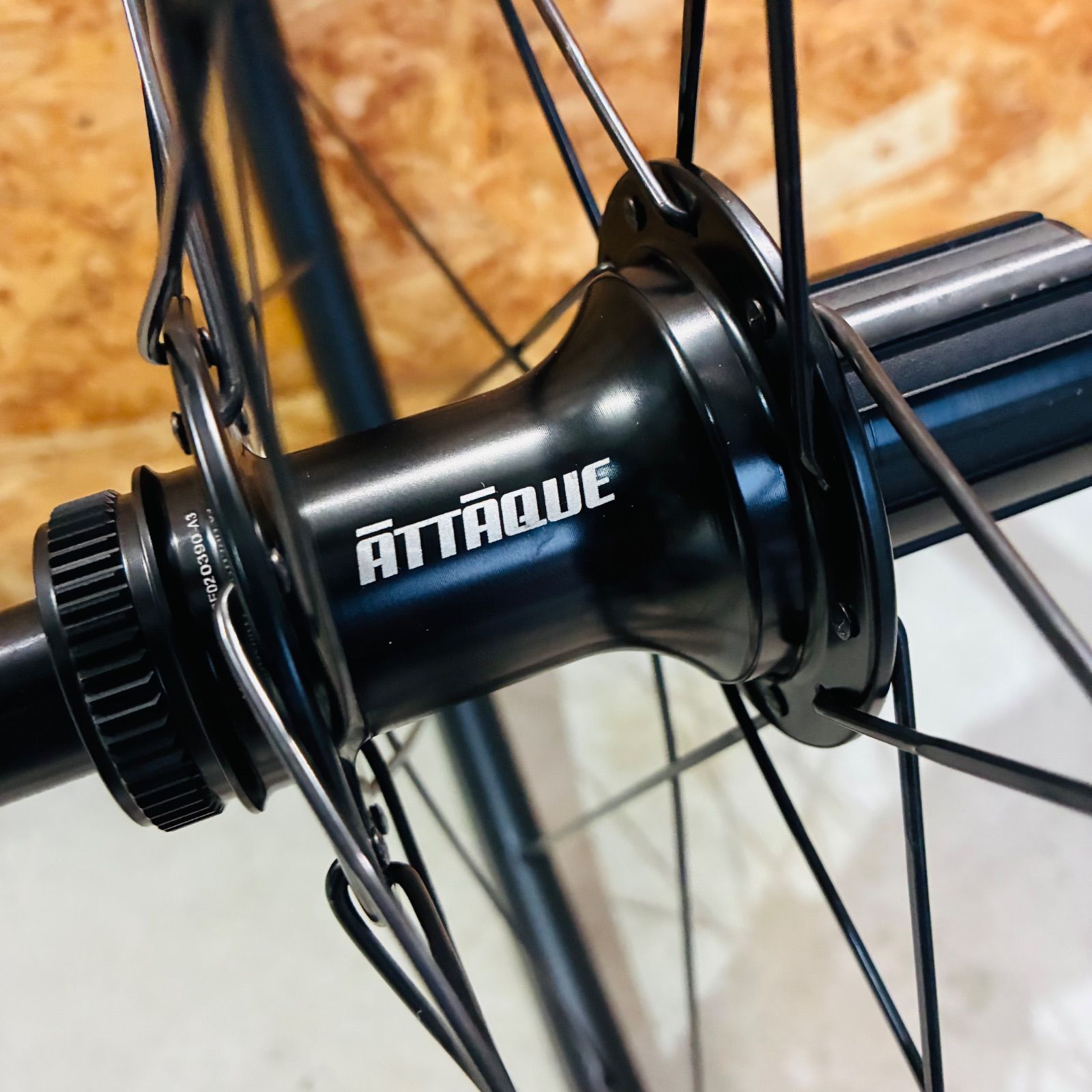 ATTAQUE 45 クリンチャー カーボン ホイール リアのみ ATTA-C451-RD