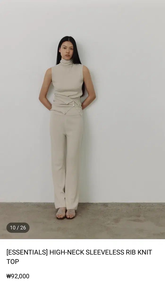 ケリエール HIGH-NECK SLEEVELESS RIB KNIT TOP