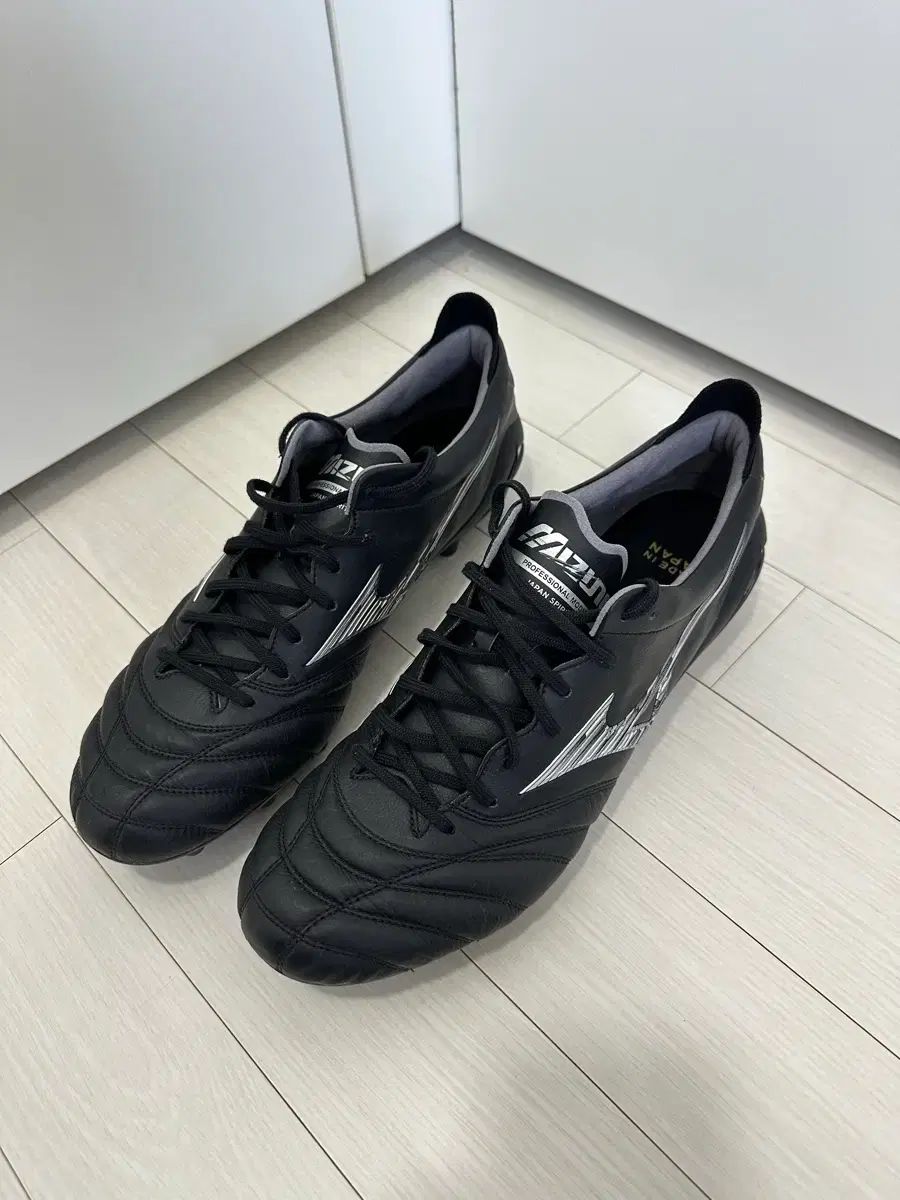 ミズノ モレリア NEO4 ベータ ジャパン MD サッカーシューズ 285
