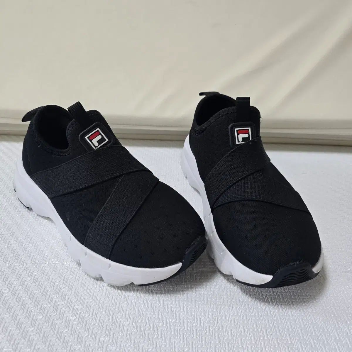 Fila Kids（フィラキッズ) スリッポン ブラック クロスバンド スニーカー 190