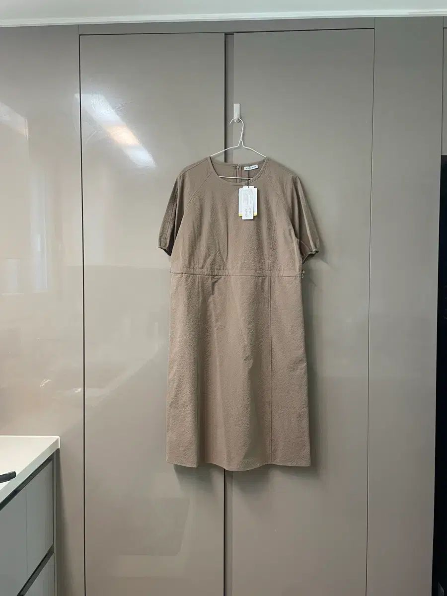 (新品) アンクライン エンボス シャカシャカ素材 ONE PIECE M