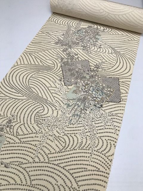 【中古】反物 正絹 生成り地に色紙模様 紬着尺