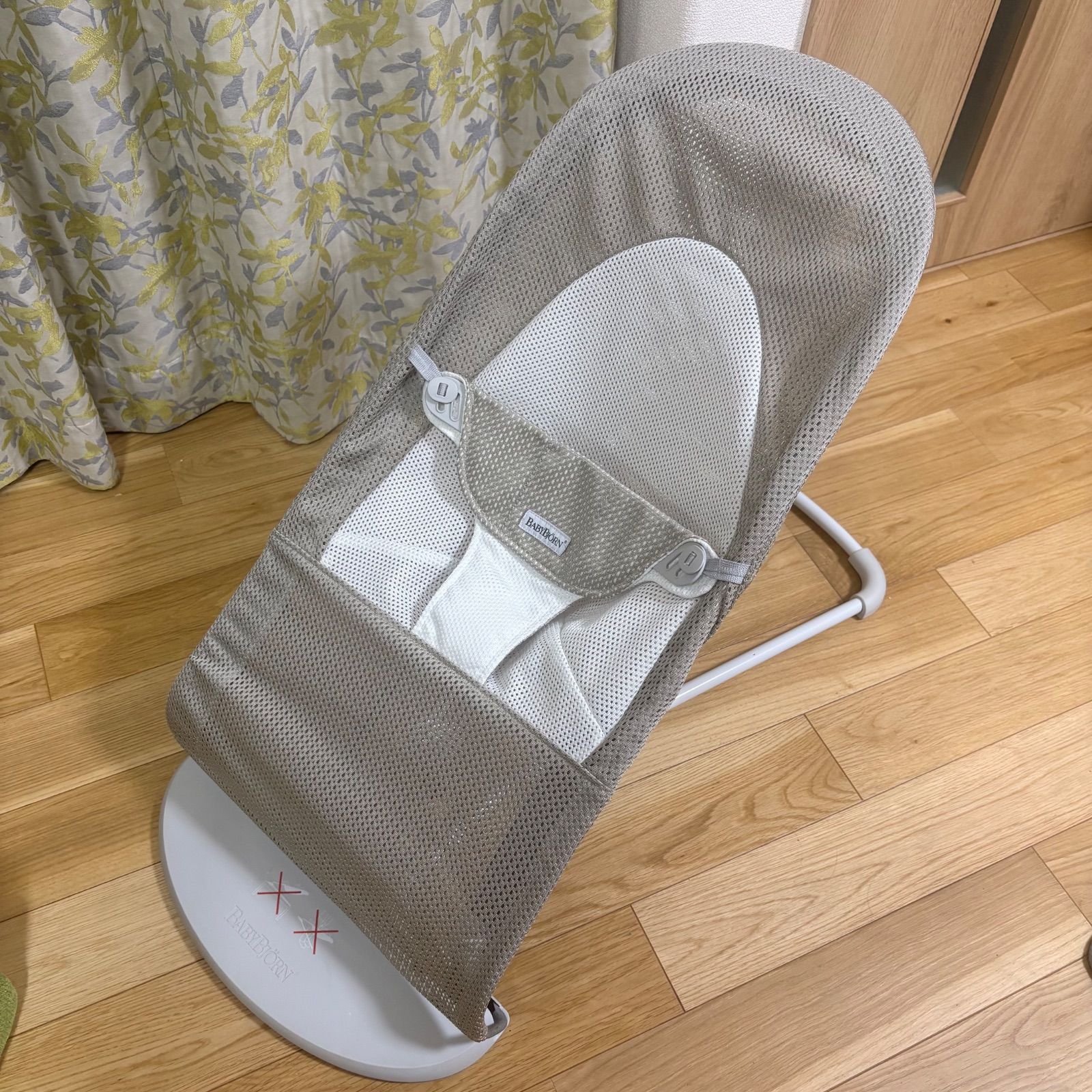 ベビービョルン　バウンサー　ベージュ　グレージュ　ホワイト