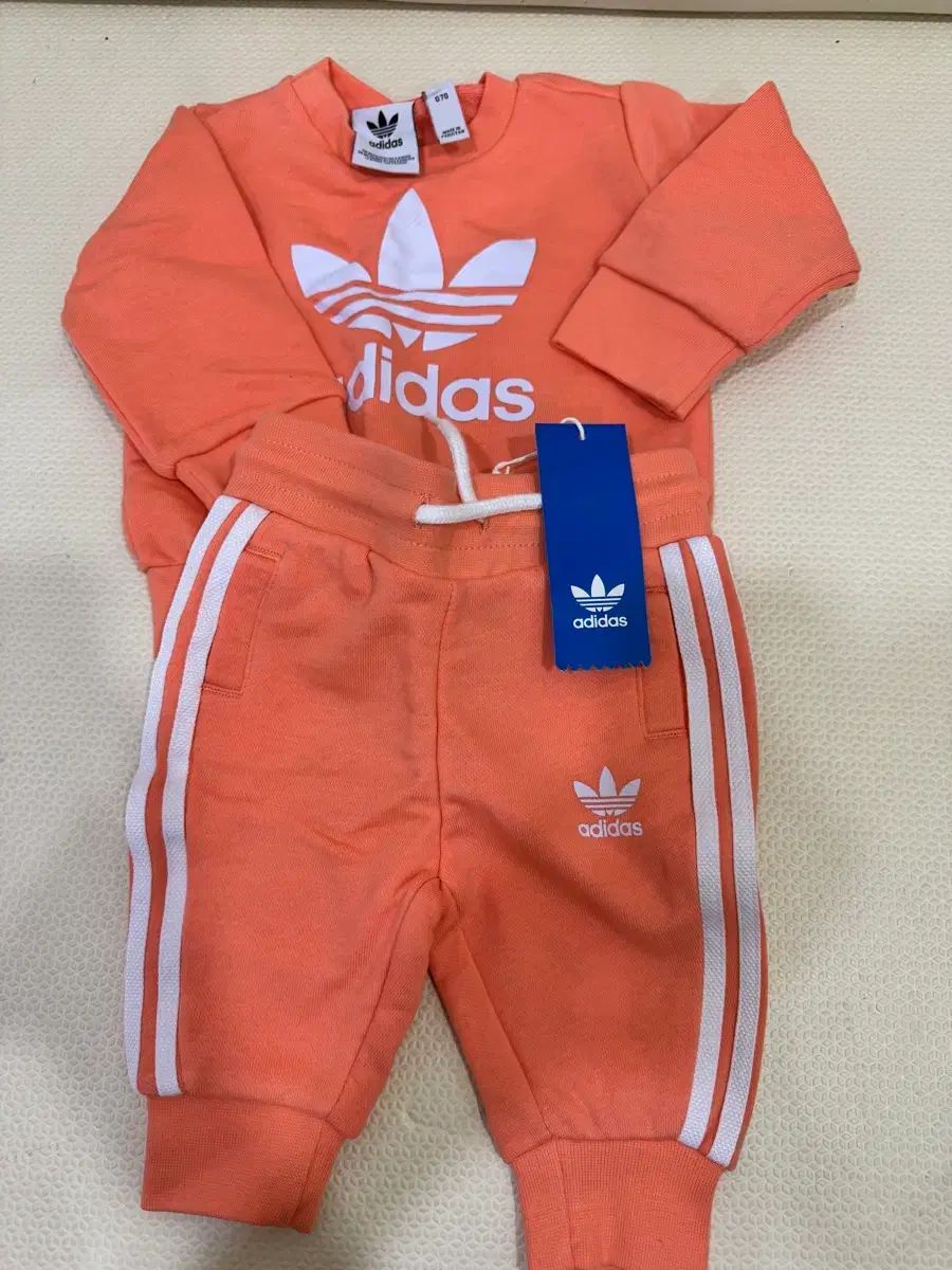 アディダス オレンジ トレーニングウェア セット 70 <新品>