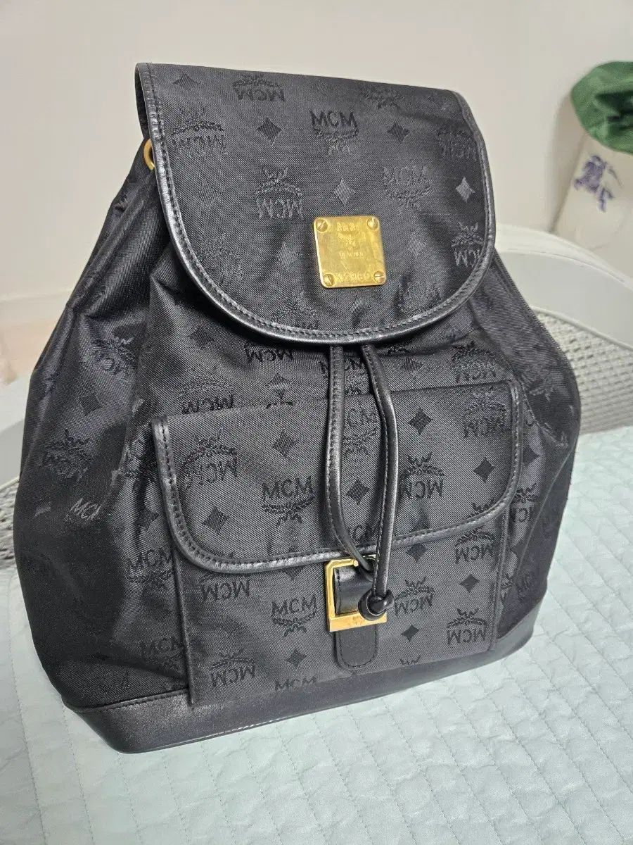 MCM ブラック ロゴ バックパック