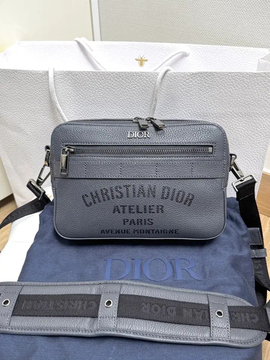 CHRISTIAN DIOR メッセンジャーバッグ グレー ディオール アトリエ グレー サファリ メッセンジャーバッグ - メルカリ