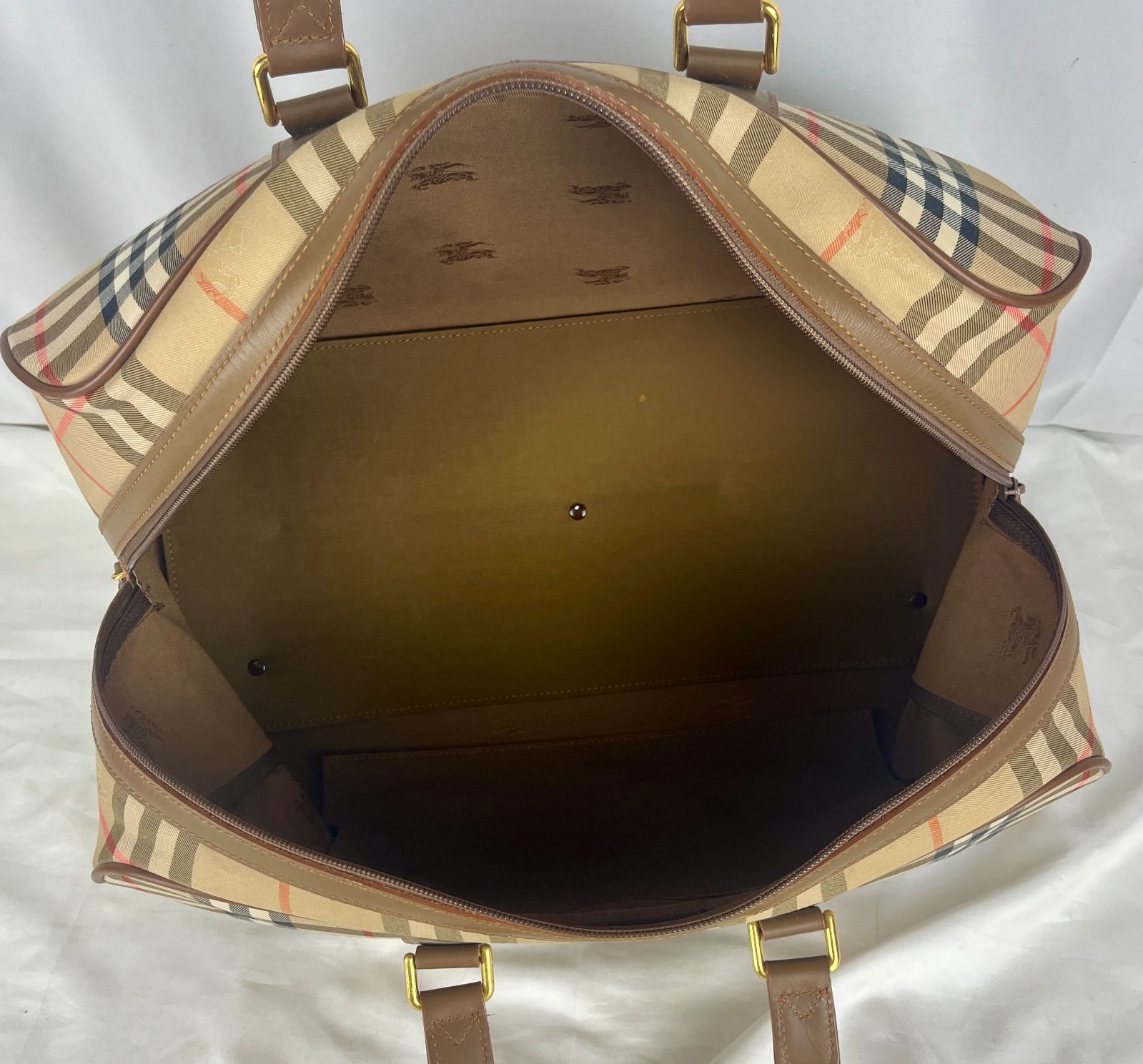 ③ 美品 Burberry バーバリー ボストンバッグ ノバチェック シャドーホース ホースロゴ ブラウン カデナ付 旅行カバン ⭐︎57