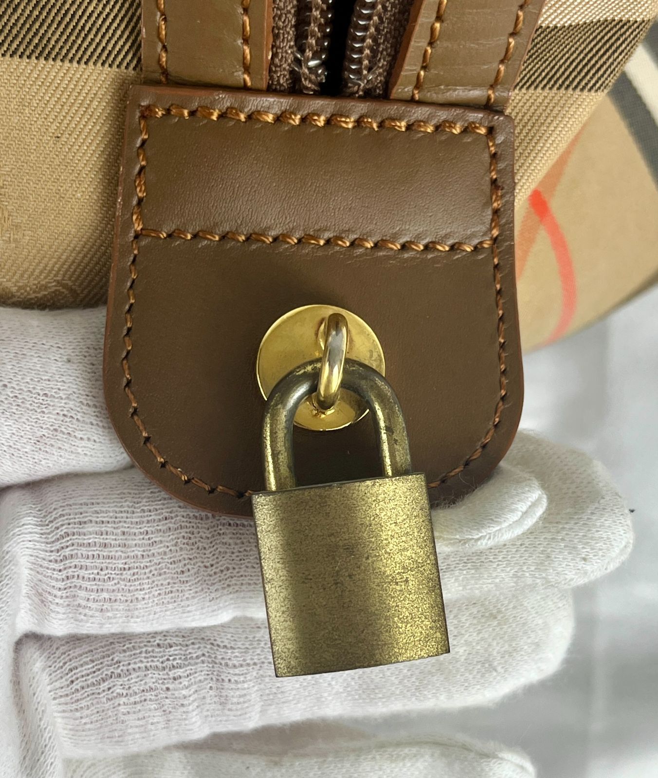 ③ 美品 Burberry バーバリー ボストンバッグ ノバチェック シャドーホース ホースロゴ ブラウン カデナ付 旅行カバン ⭐︎57