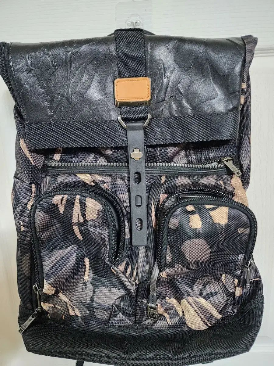TUMI ルークロールトップカモフラージュ パータン