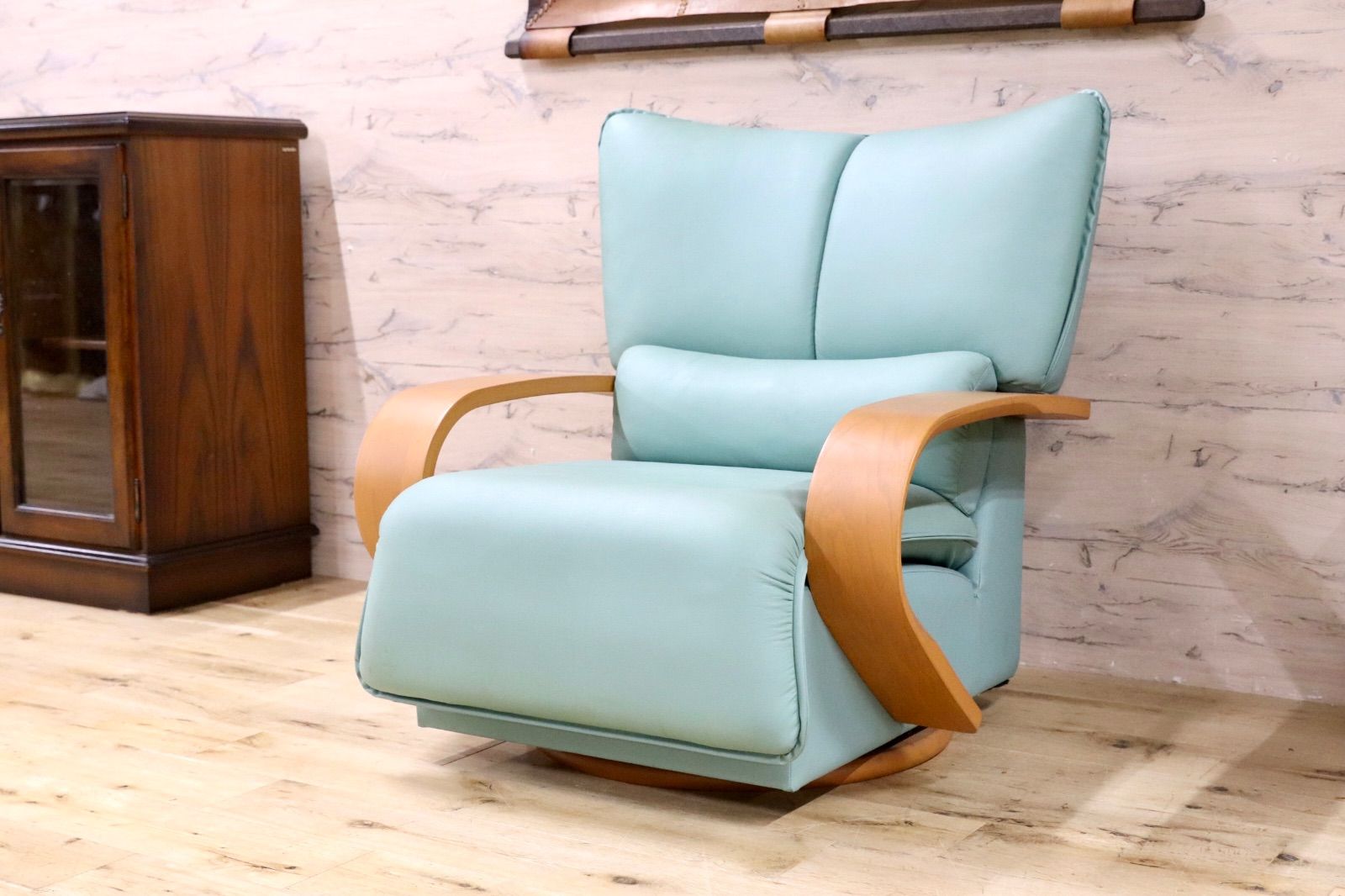 GMFN5595○FUJI FURNITURE / 冨士ファニチア 回転式 パーソナルチェア 1人掛けソファ 合皮 ラウンジチェア 徳島家具