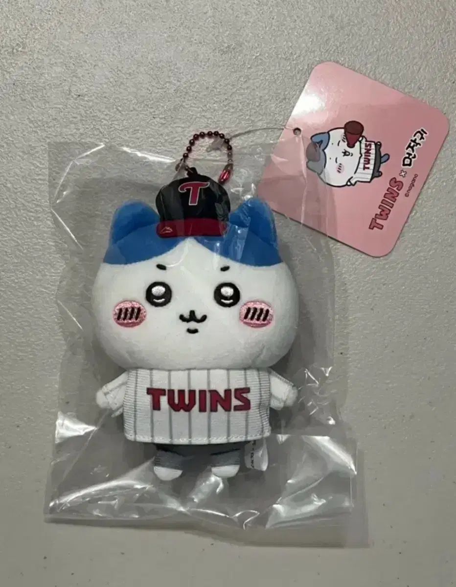 新品 LG TWINS ちいかわ コラボ ぬいぐるみ ハチワレ ぬいぐるみ