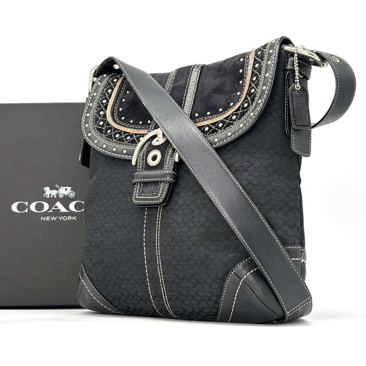 【無機質な夜に映える】　COACH　 ショルダーバッグ ソーホー シグネチャー スタッズ スエード レザー Y2K グランジスタイル　ブラック