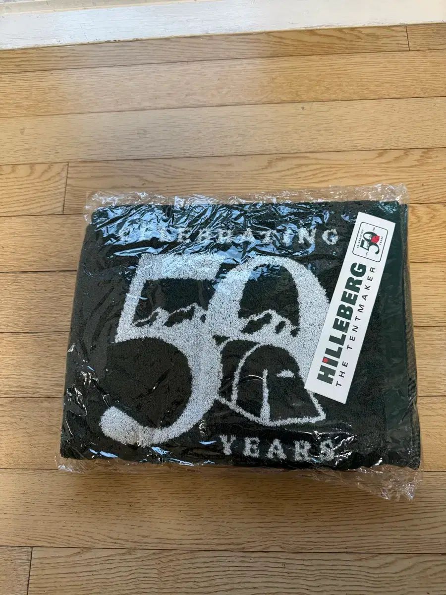 ヒレバーグ 50 記念日 ビーチタオル 出品 新品