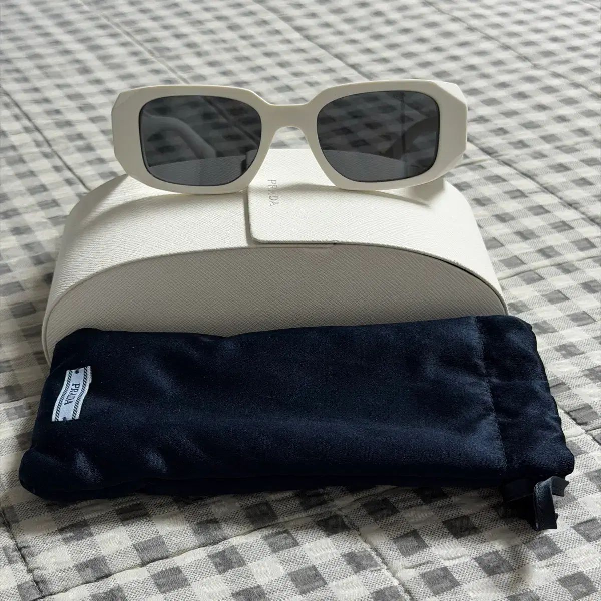 (OS) PRADA プラダ シンボル ロゴ サングラス 白