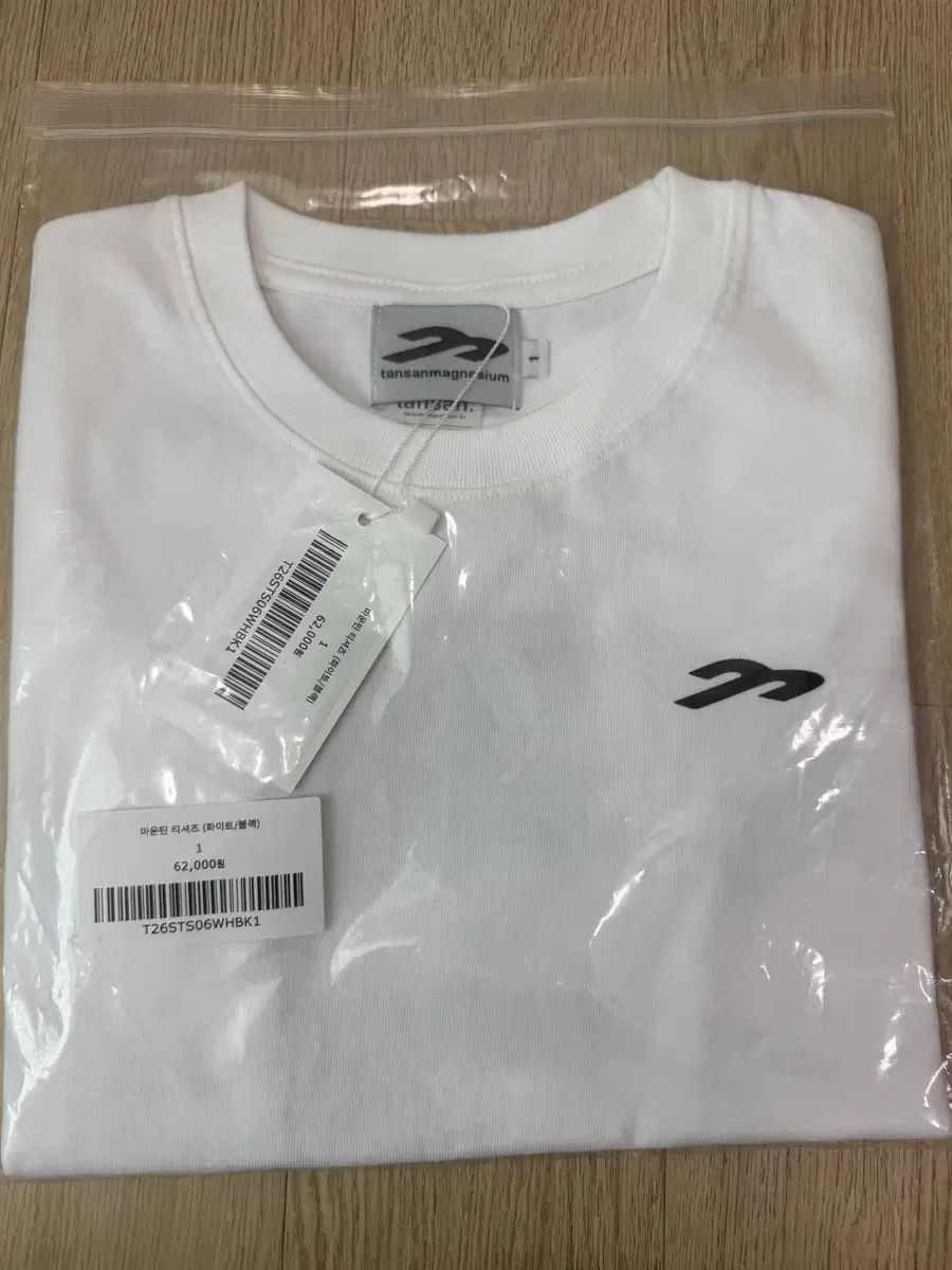 未発売 COLOR 未開封 タンサンマグネシウム マウンテン Tシャツ (半袖) 白 / ブラック