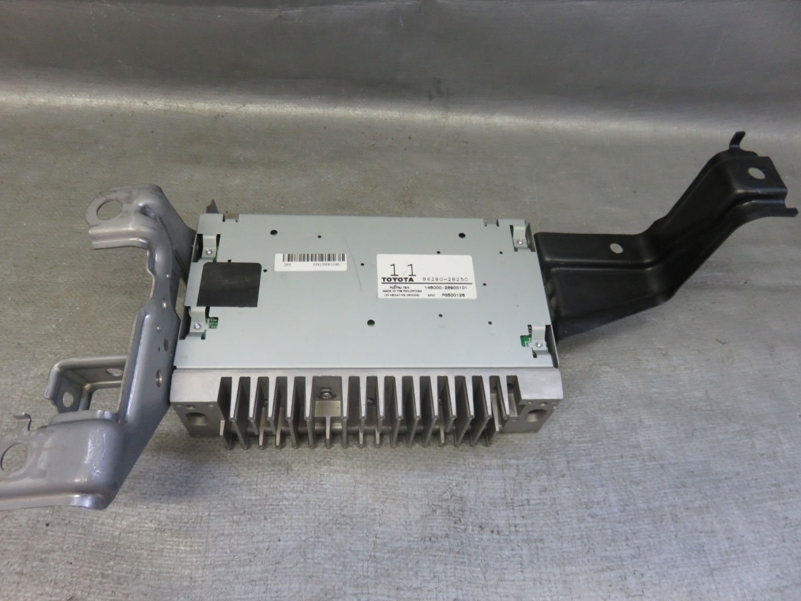 トヨタ 純正 アンプ 86280-28250 AHR20 トヨタ純正 オーディオアンプ