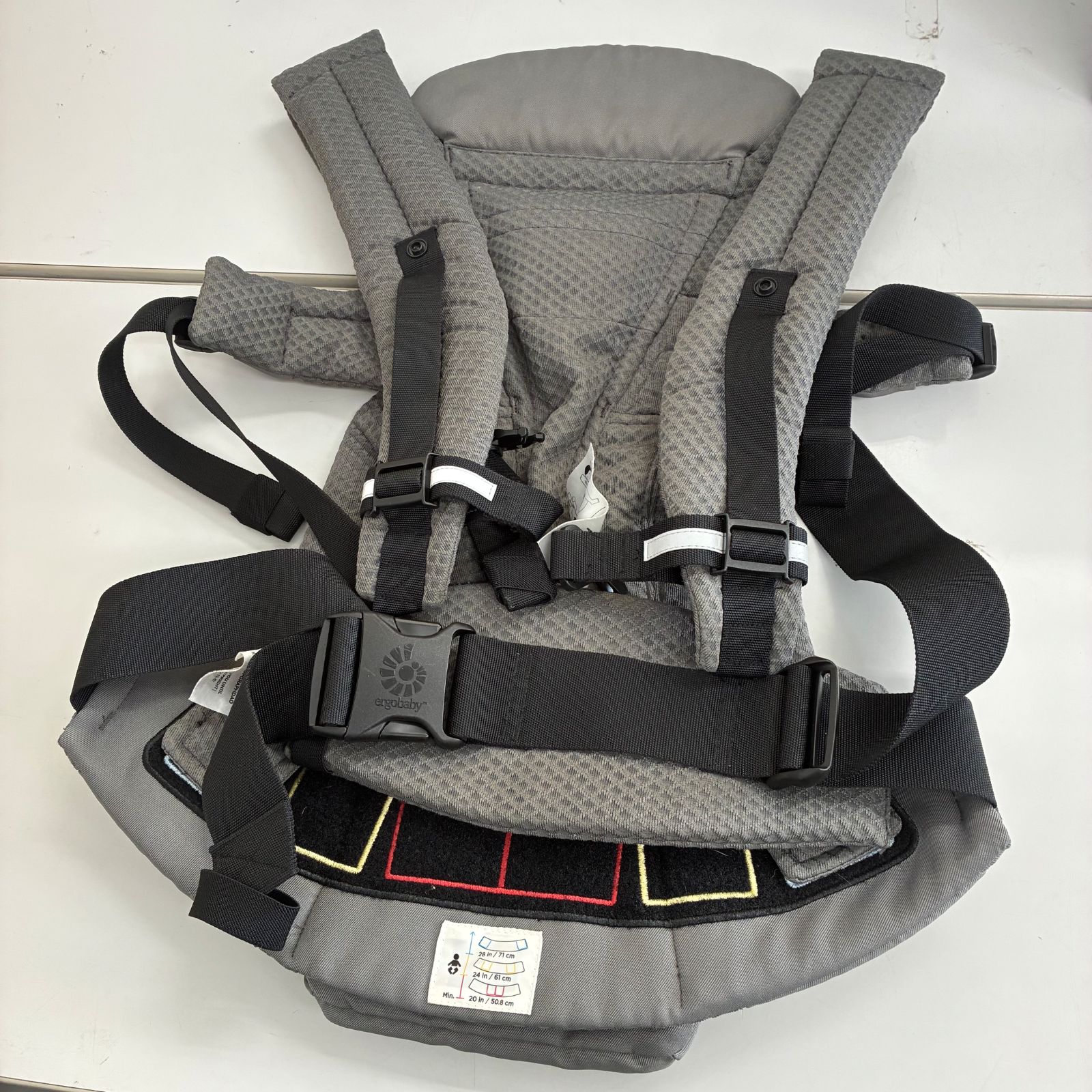 ティア ergobaby 抱っこ紐 グレー ergobaby（エルゴベビー） 公式