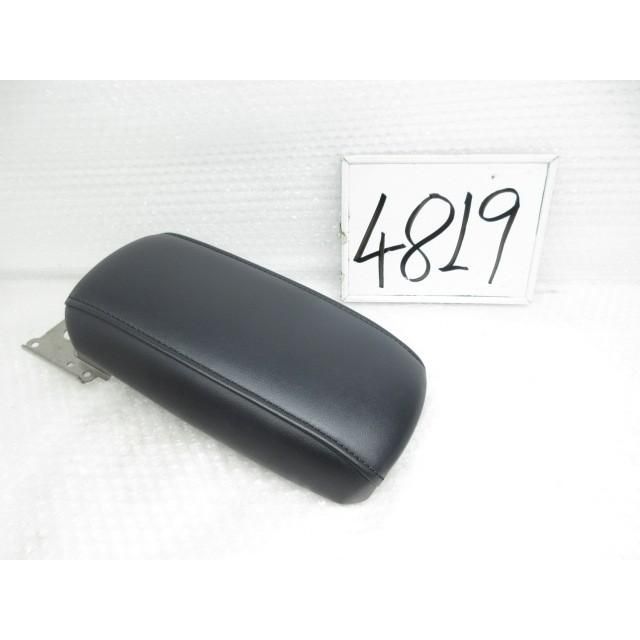 R3年 カローラクロス 3BA-ZSG10 アームレスト 207962 4819