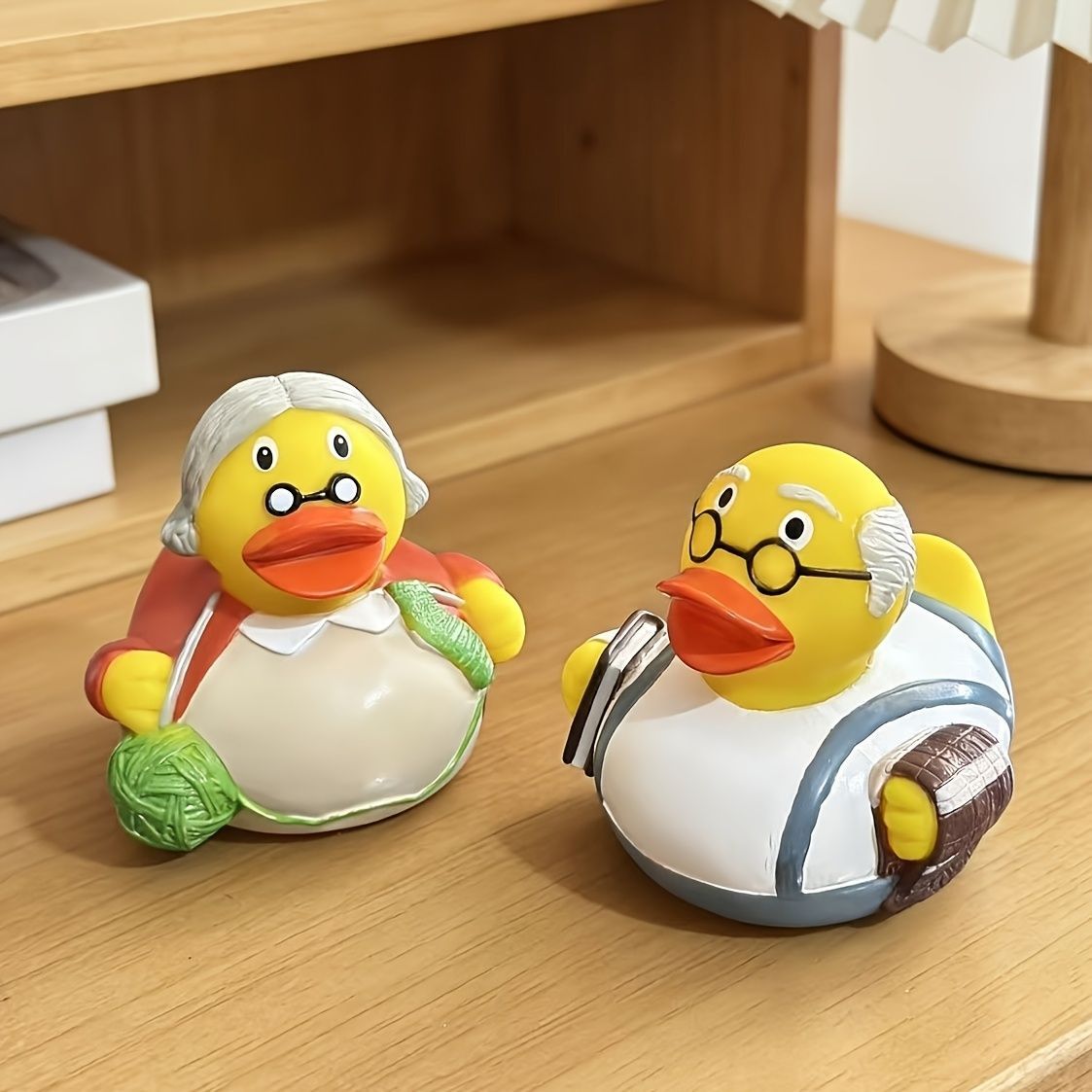 オブジェ 置物 おじいちゃんアヒルとおばあちゃんアヒル あひる 2個セット インテリア リビング ダイニング 玄関 寝室 装飾 オーナメント 樹脂 プレゼント ギフト オシャレ 可愛い 癒しグッズ ホームデコレーション