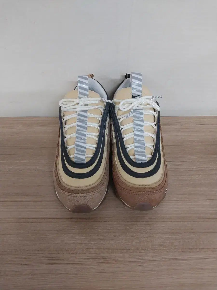 メンズ NIKE エア マックス 97 アンボックスド 黒 茶色 スニーカー (260)
