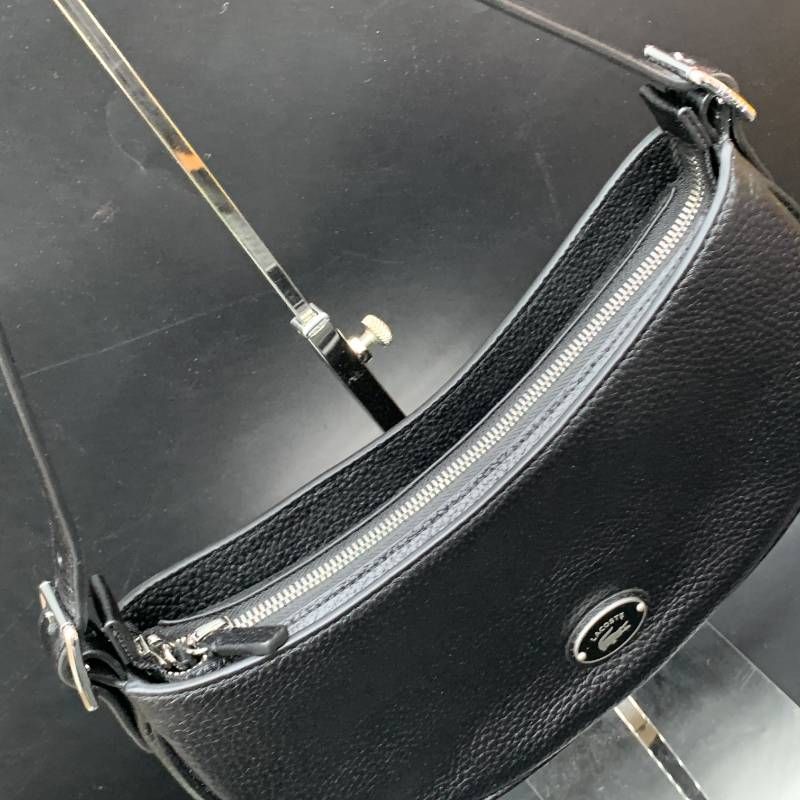 U410 LACOSTE/ラコステ オリジンクロコ グレインレザーハーフムーン 