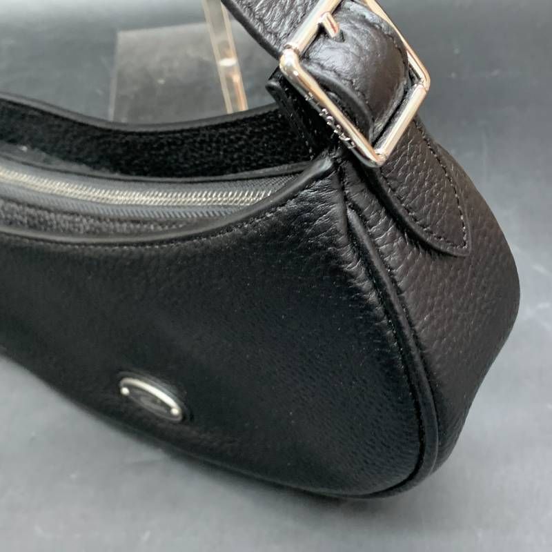 U410 LACOSTE/ラコステ オリジンクロコ グレインレザーハーフムーン 