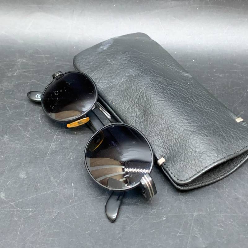 T455　Gianni Versace (ジャンニ・ヴェルサーチ)サングラス MOD S85 COL.028 MADE IN ITALY ブラック系　ケース付　メンズレディース