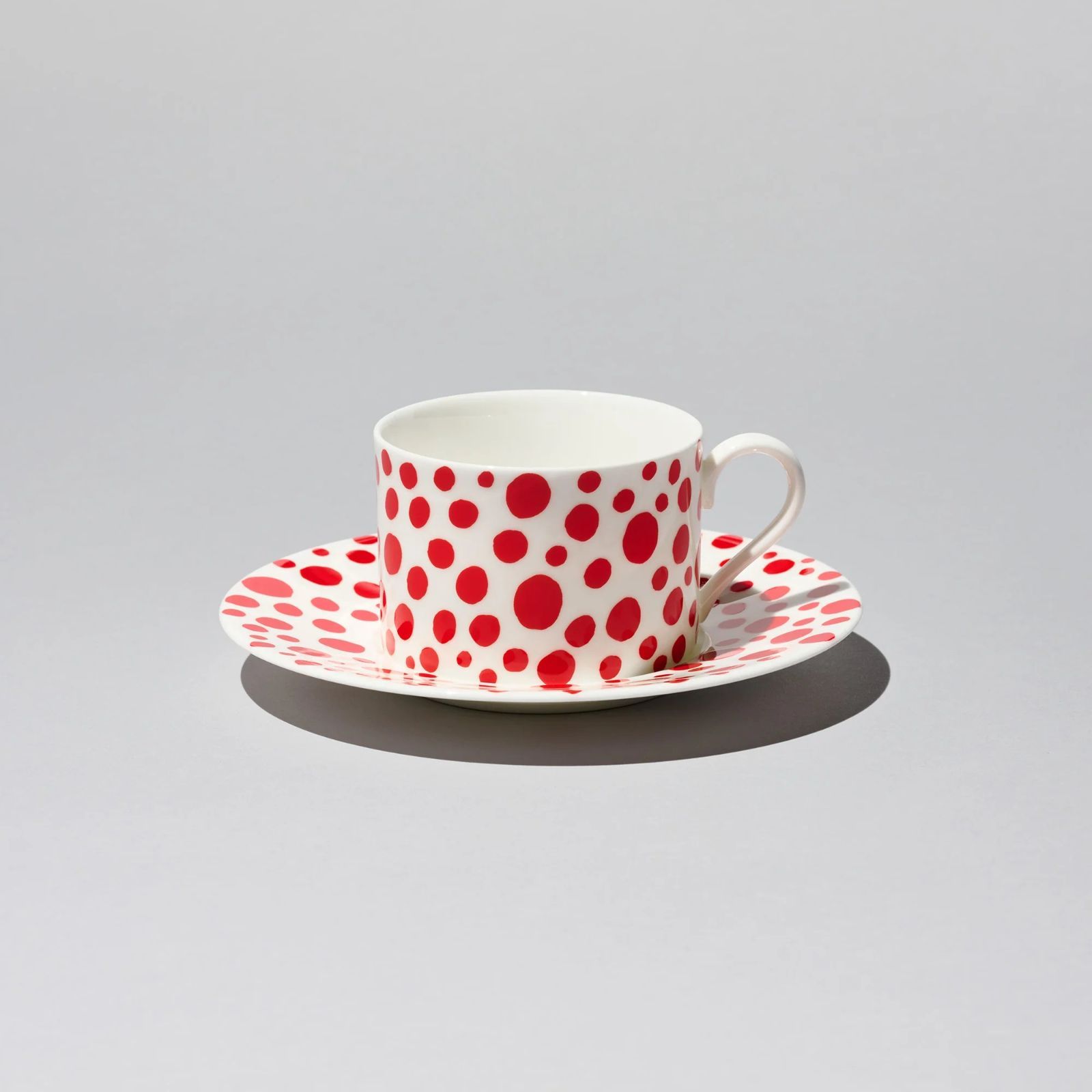 新品未使用 YAYOI KUSAMA 草間彌生 カップ＆ソーサー ブルーネッツ Cup & Saucer 赤ドッツ Red dots オンラインストアオリジナル 管理番号：120A-4950