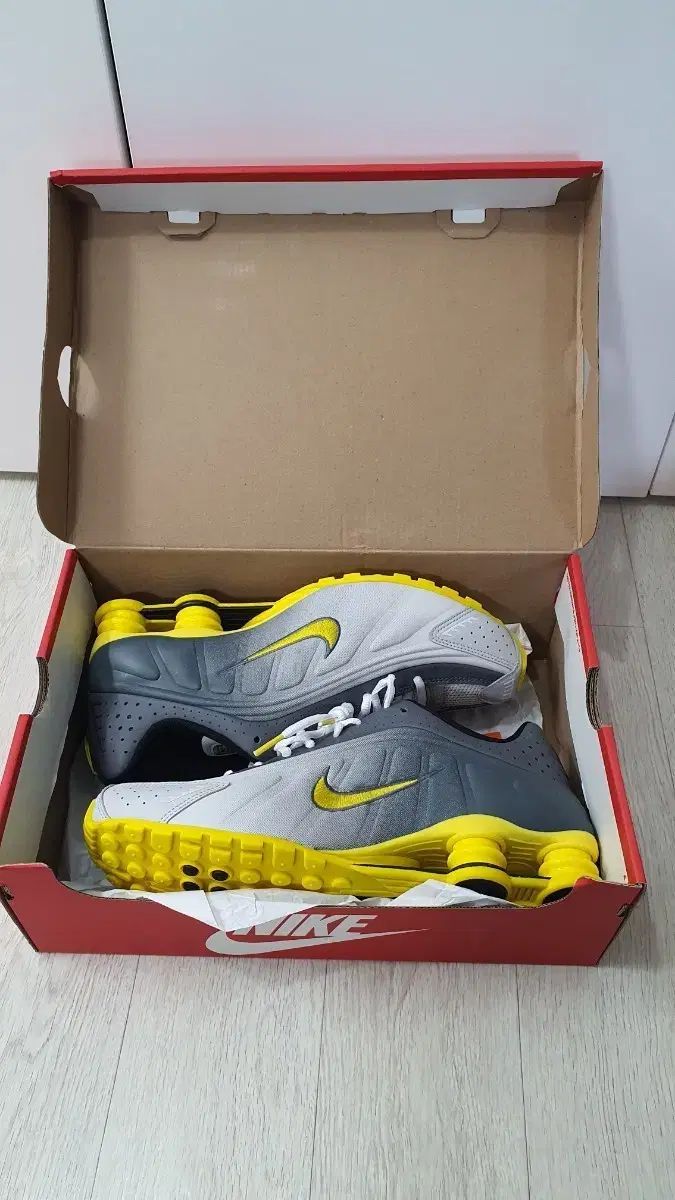 ナイキ ショックス (新品275