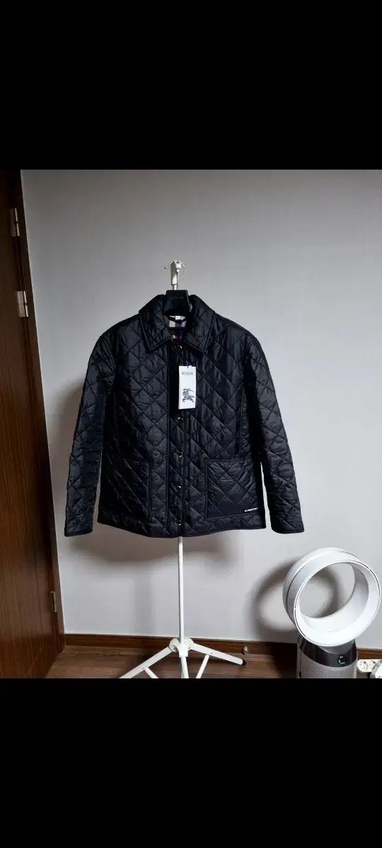 新品)バーバリー リー レディース ブラック キルティング ジャケットL77 88