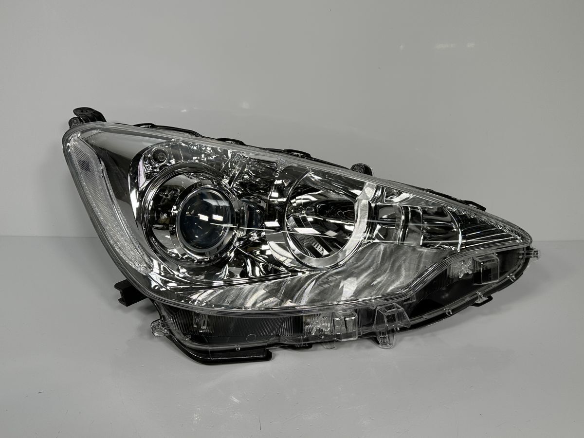 レンズ極美品/破損キズなし アクア NHP10 前期 純正 右ヘッドライト Assy 右ライト インナーシルバー 81110-52E61 52-244 打刻K 管理34954