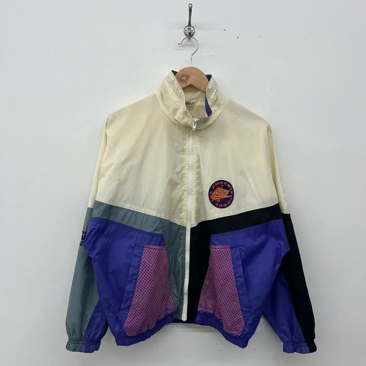 ナイキ ウィンドブレーカー アウター マルチ COLOR メンズM