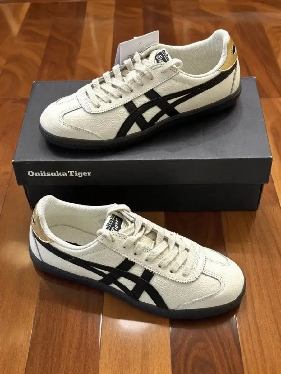 正規品 オニツカタイガー 1183B938-100 ランニングシューズ