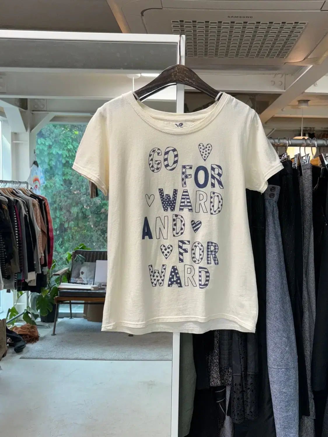 Rough アイボリー Tシャツ