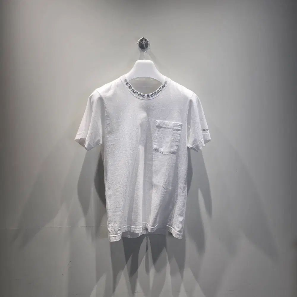 中古/正規品 CHROME HAEATS クロムハーツ ネック スクリプト ロゴ Tシャツ 白 S 72,920円