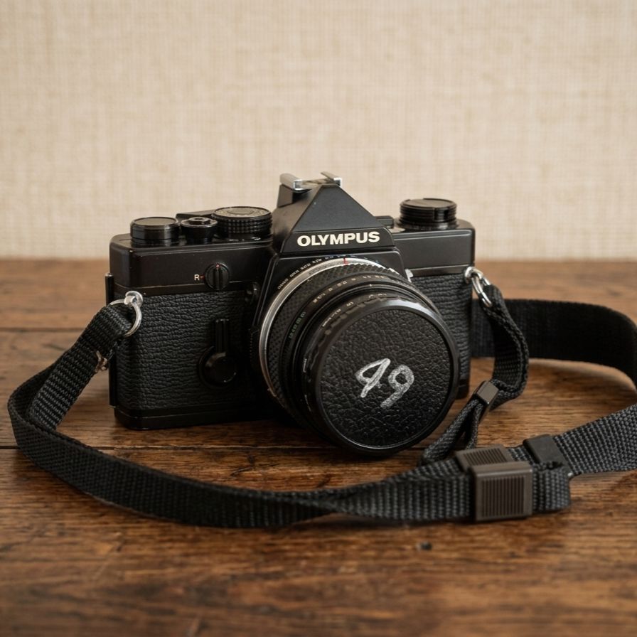 509K010【動作未確認現状】オリンパス OM-1 黒 ＆ 広角レンズ 35mm F2.8
